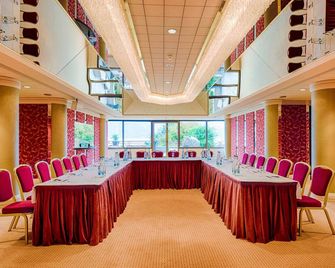 Royal Plaza Montreux - Montreux - Konferenční místnost