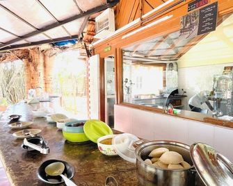 The Hideaway Hosur by evaddo stays - Hosūr - Buffet
