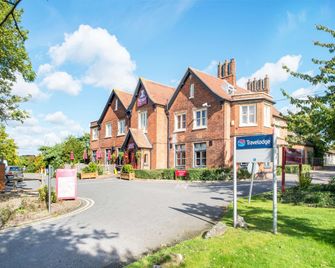 Travelodge Basildon Wickford - Basildon - Building