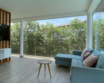 HOP Odaiba Exclusiva Laguna y Playa en Chincha - El Carmen - Living room