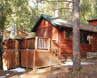 Squirrel's Nest - North Wawona - Building