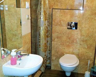 Hostel Omega - ז'שוב - חדר רחצה