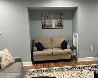 Hidden Creekside retreat near 5 national parks, including Harpers Ferry - Martinsburg - Wohnzimmer