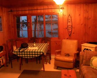 Wilderness Modern Lake Cabin - Crane Lake - Dining room