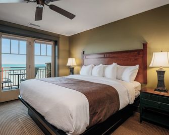 Tamarack Lodge - Traverse City - Bedroom