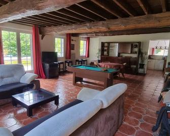 Gîte de la Colombière : Location Saisonnière Pour 6 Personnes au Calme à Lieurey - Lieurey - Sala de estar