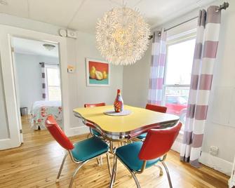 Awesome location! 1 block from downtown and 1 block from waterfront! - Grand Haven - Dining room