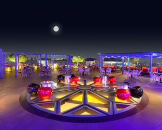 Hyatt Place Hyderabad Banjara Hills - Hyderabad - Restaurant