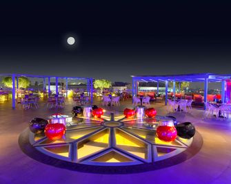 Hyatt Place Hyderabad Banjara Hills - היידרבד - מסעדה