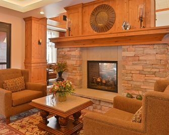 Hampton Inn & Suites Buffalo - Buffalo - Living room