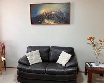 Chalet de 2 pisos ubicada en la mejor zona residencial de Ayacucho - Ayacucho - Sala de estar