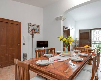 Bella Vista House With Sea View - Olbia - Ruokailuhuone