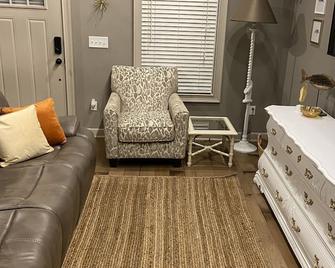 Mccrary Clan Lodge - Counce - Living room
