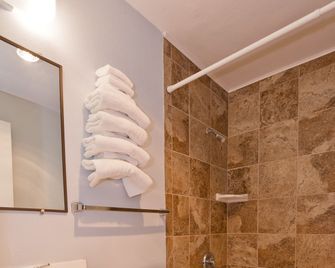Riviera Inn - Port Angeles - Bathroom