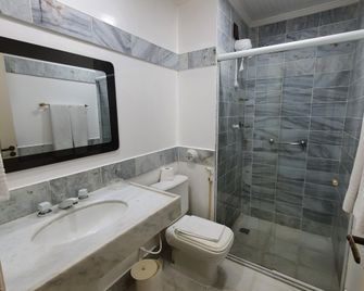 Grand Ville Hotel - São Lourenço - Bathroom