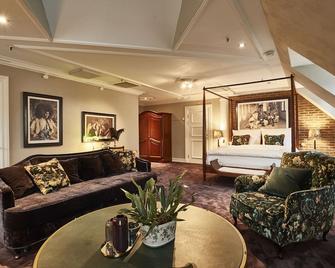 MJ's - מאלמה - סלון