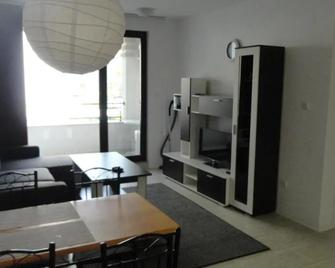 Apartment in Green Beach Resort Kavatsi - 索佐波爾 - 客廳