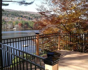 Enchanting Lakefront Cabin Rental Perfect for Six near Okemo in Vermont - Ludlow - Balcony
