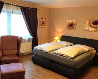 Hotel zum Schnackel in Mainz - Mainz - Schlafzimmer