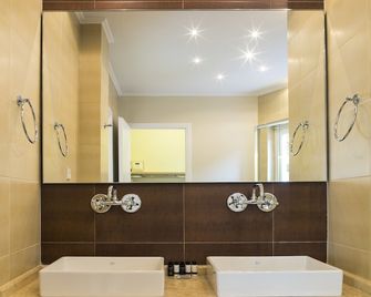 Athena hotel - נפפיליון - חדר רחצה