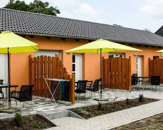 Ferienwohnungen Am Alten Backhaus - Senftenberg - Innenhof