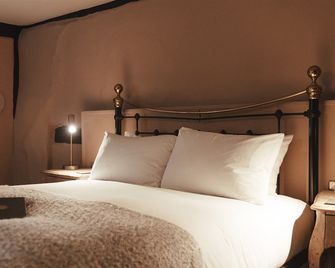 The Woolpack Hotel - Tenterden - Schlafzimmer