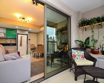 Premium Apartment in the Best Spot in Batel- Curitiba - Curitiba - Living room