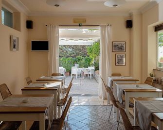 هوتل سيناريا - اناكابري - مطعم