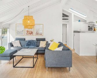 8 person holiday home in Ålbæk-By Traum - Ålbæk - Living room