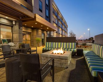 Home2 Suites by Hilton Fargo - Fargo - Terasa