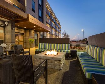 Home2 Suites by Hilton Fargo - Fargo - Terasa