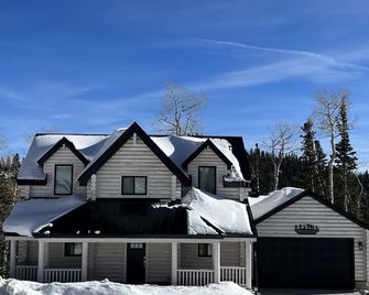 Summit Life: a ski-in, ski-out retreat offering luxury mountain living. - Beaver - Edificio
