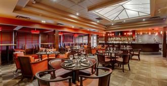Best Western Premier Denham Inn & Suites - Leduc - Restaurant