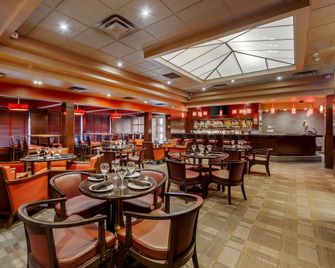 Best Western Premier Denham Inn & Suites - Leduc - Restaurant