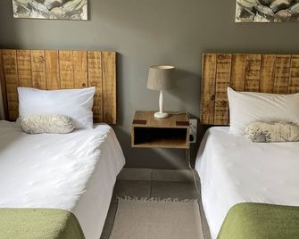 Lamorie Private Guest Unit 1 Wifi, Solar - كمبتون بارك - غرفة نوم