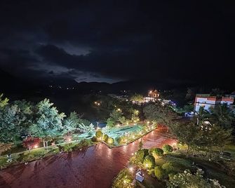 Nirvana Holistic Living Resort - Kottathara - Vista del exterior
