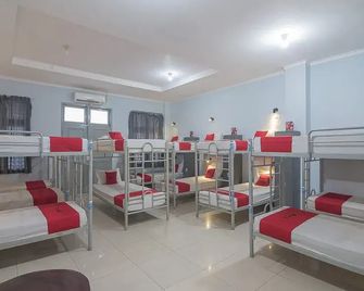 RedDoorz Hostel near Braga Citywalk - Bandung - Chambre