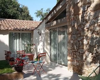 Cottage under the Oaks near Uzes pont du gard - Lussan - Patio