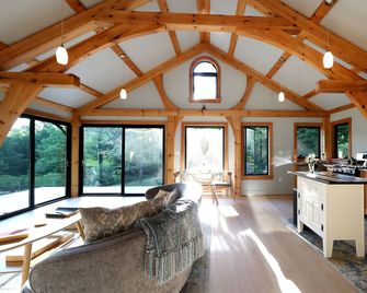 Gorgeous Cottage for Two, Overlooking Pond on 20 acres, Glamping in Pennsylvania - Spring Mills - Sala de estar