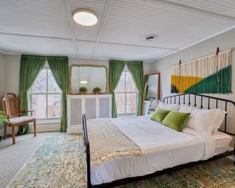 Top-Floor 1BR in Historic Capitol Hill - Washington, D.C. - Bedroom