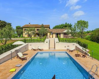 Tranquil Retreat With Valley Views - San Costanzo - Piscina