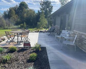 'Outdoors Oasis' Cozy cabin north of Bemidji. - Bemidji - Patio