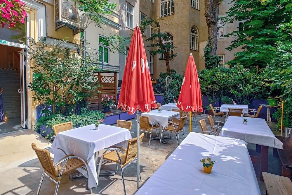 بيت شباب ويست إند سيتي