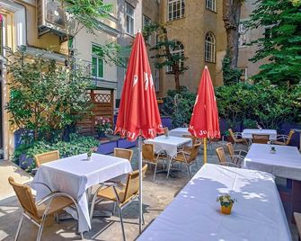 Westend City Hostel - Viena - Patio