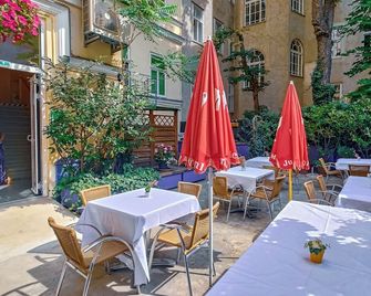 Westend City Hostel - Viyana - Veranda