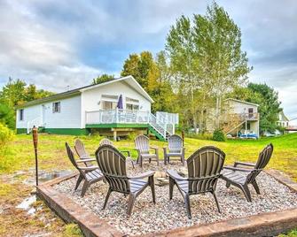 Charm by the Lake! Elk Mountain Lake house & Ski lodge. - Union Dale - Patio