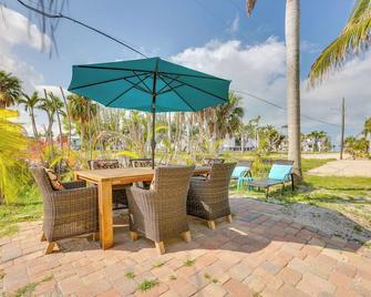 Walkable Gulf-View Getaway in Fort Myers Beach! - Fort Myers Beach - Innenhof
