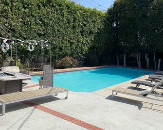 Westwood Oasis with heated Pool - Los Angeles - Piscine