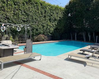 Westwood Oasis with heated Pool - Los Ángeles - Piscina