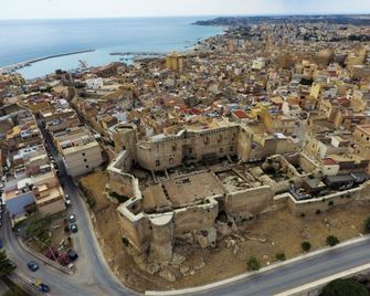 Sea Front Apartment 4 beds with balcony 250 meters from the beach - Sciacca - Außenansicht
